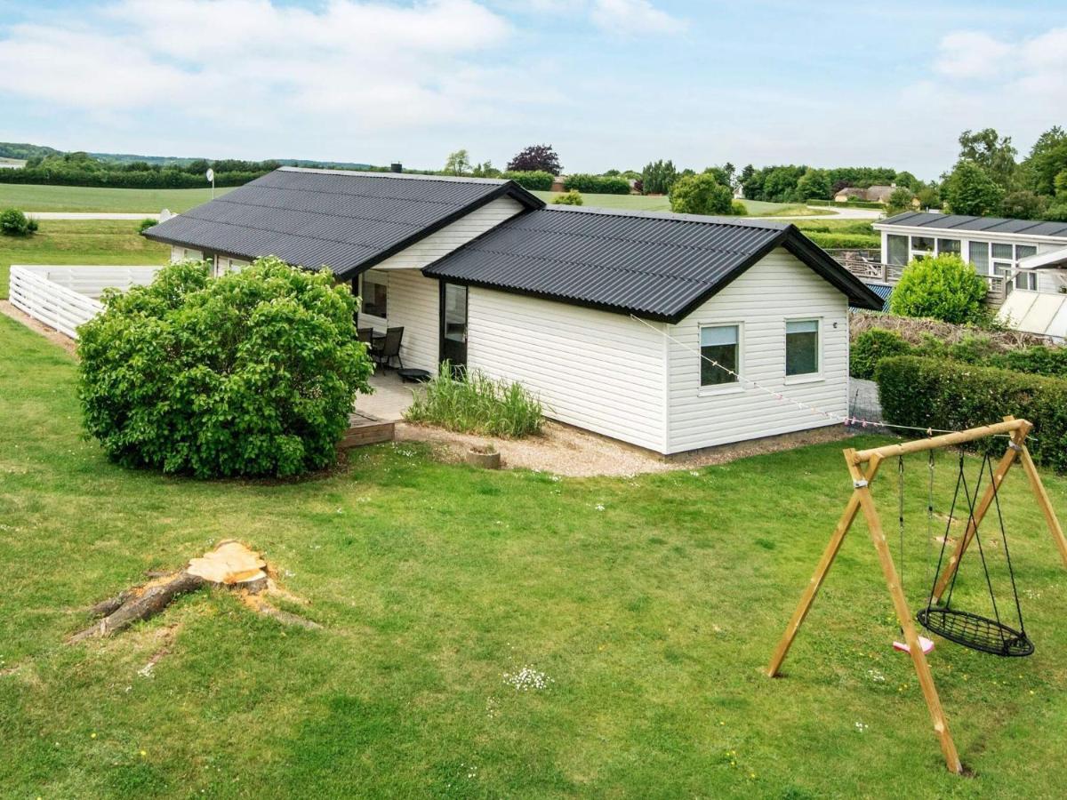 6 Person Holiday Home In Hejls Eksteriør billede